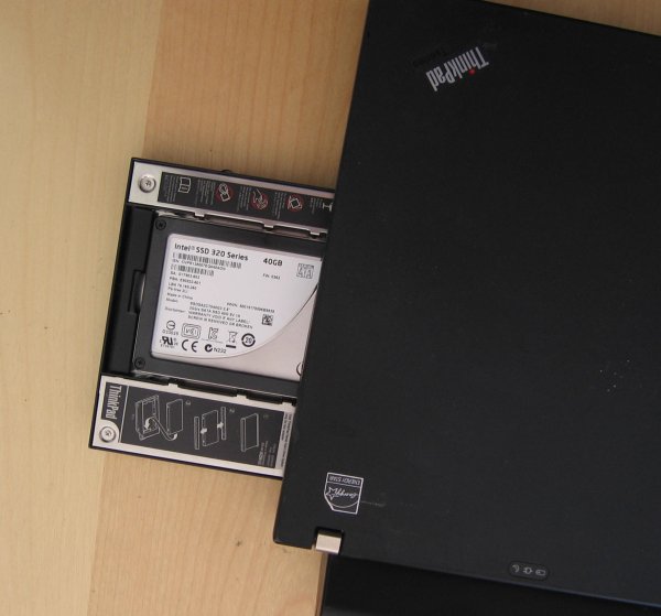 Лоток с SSD приводом